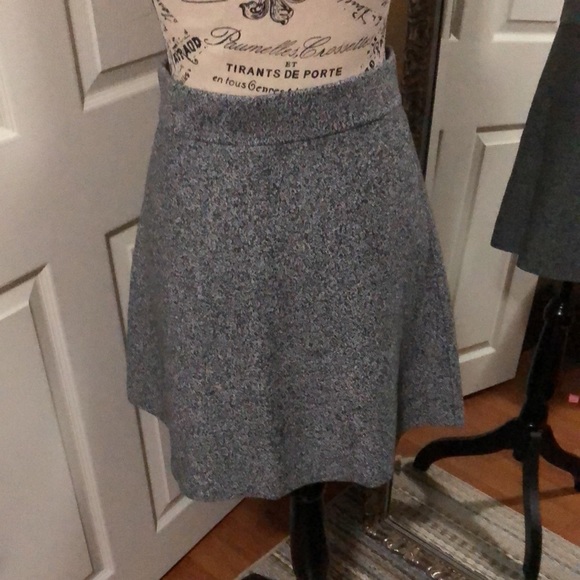 Loft Outlet Petits Heather Gray Knit Mini Skirt Size XSP EUC - Picture 2 of 4